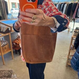 Able Salam Tote in 100% Distressed Leather in Cognac